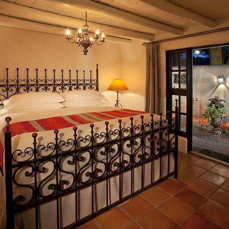 タオス パラシオ デ マルケサ Bed & Breakfast エクステリア 写真